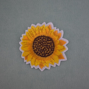 Sunflower badge, iron-on patch embroidered on iron or sewing, customize clothing and accessories