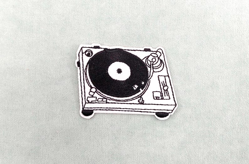 Vintage turntable patch, embroidered iron-on patch image 1