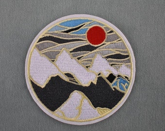 Patch Mountain sun thermocollant 7.8 cm, Écusson brodé sur fer