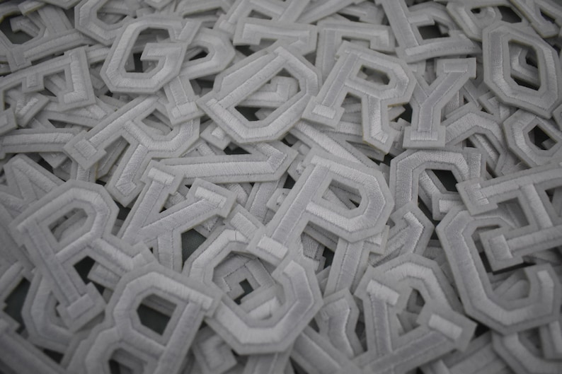 Patchs lettres alphabet thermocollants blancs , écussons brodés , Customiser, Personnaliser image 1