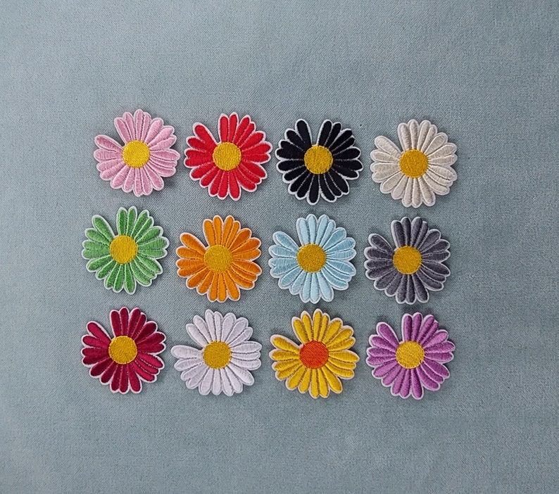 Patch marguerite thermocollante brodée, En 6 couleurs, customiser vêtements et accessoires image 2