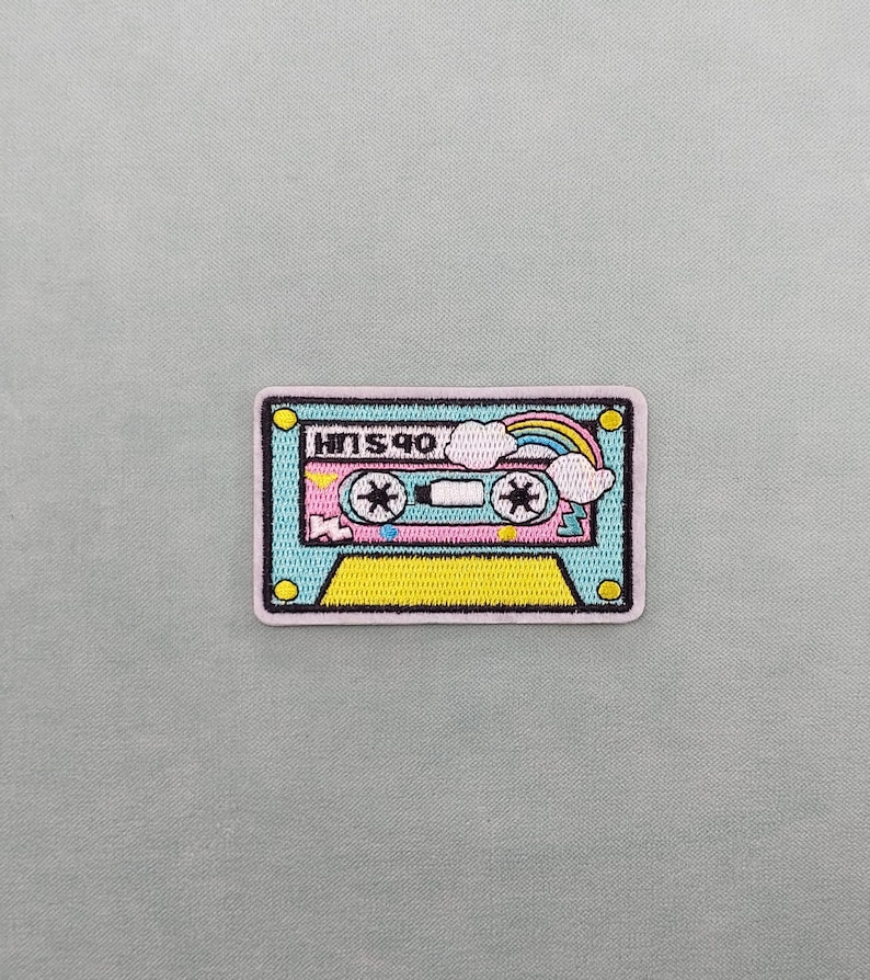 Parche termoadhesivo Vintage Cassette, escudo bordado en plancha imagen 1