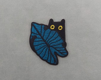 Patch chat et feuille d'arbre, écusson thermocollant brodé