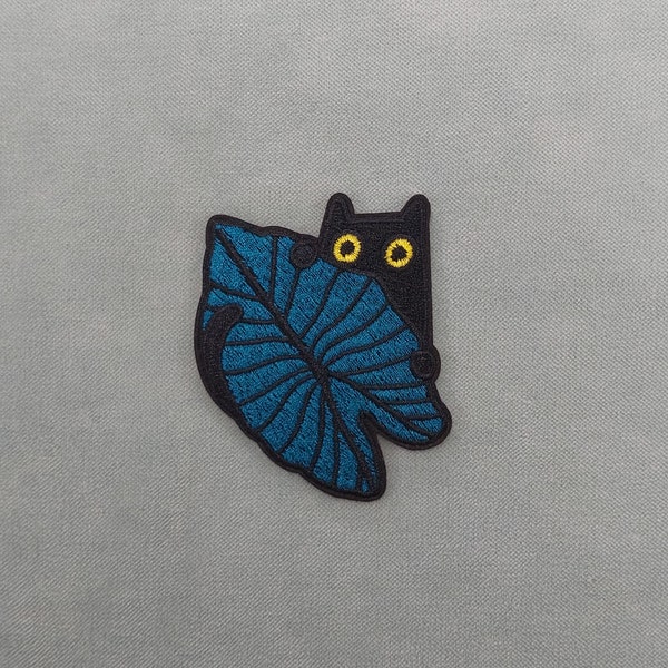 Patch chat et feuille d'arbre, écusson thermocollant brodé