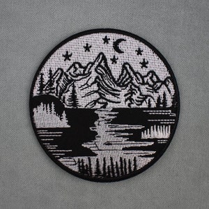 Black & white iron-on mountain illustration patch 8 cm, embroidered badge
