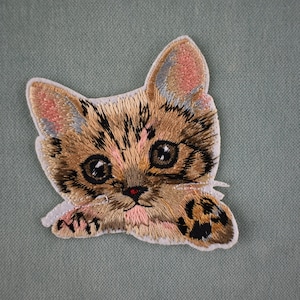Cute kitten patch, embroidered iron-on patch