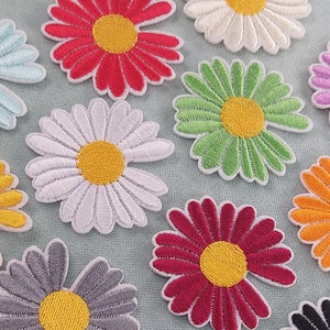 Embroidered iron-on daisy patch, In 6 colors, customize clothes and accessories