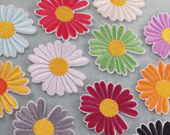 Embroidered iron-on daisy patch, In 6 colors, customize clothes and accessories