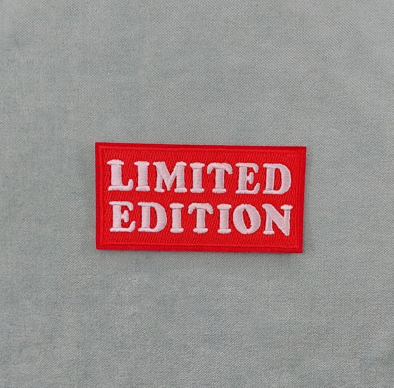 Patch limited edition thermocollant, écusson brodé image 1