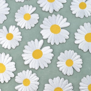 Embroidered iron-on or sew-on daisy patch, available in two sizes, to customize clothing and accessories