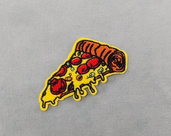 Embroidered iron-on pizza patch, patch to customize clothing and accessories