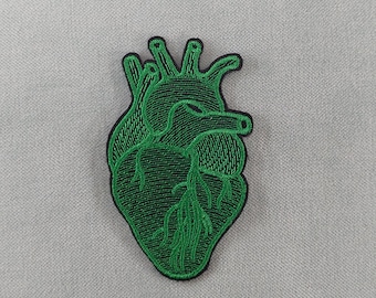 Embroidered green heart patch, iron-on or sew-on embroidered iron-on patch, customize clothing and accessories