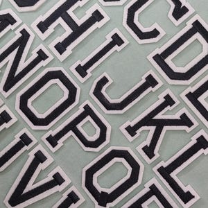 Patches de letras do alfabeto pretos para passar a ferro, emblemas bordados, personalizar, personalizar