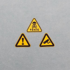 Toppa segnaletica triangolare termoadesiva, distintivo termoadesivo ricamato