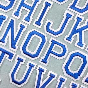 青いアイロン接着アルファベット文字パッチ、刺繍パッチ、カスタマイズ、パーソナライズ