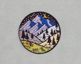 Patch Illustration montagnes de sapins thermocollant, écusson brodé thème nature