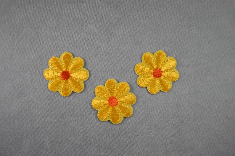 Set of 3 iron-on flowers embroidered on iron or sewn, customize clothes and accessories Jaunes