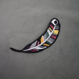 Iron-on ethnic motif feather patch, iron-embroidered badge