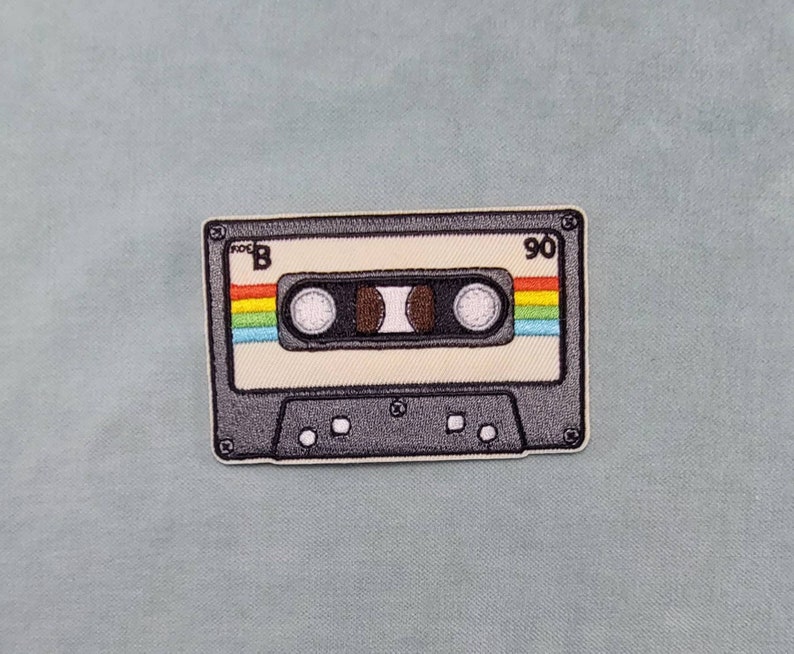 Patch Cassette 90's vintage thermocollant, écusson brodé sur fer image 1