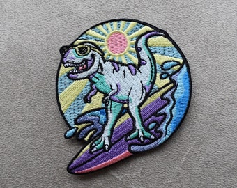 Patch dinosaure surfeur, écusson T-Rex thermocollant brodé