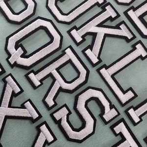 Parches de letras del alfabeto plateados para planchar, insignias bordadas, Personalizar, Personalizar