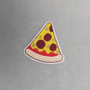 Embroidered iron-on pizza patch, patch to customize clothing and accessories