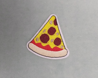 Embroidered iron-on pizza patch, patch to customize clothing and accessories