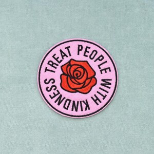 Runder rosa Aufnäher, Bügelaufnäher mit gesticktem rosa Hintergrund, Bügelaufnäher, Aufnähaufnäher, Applikation