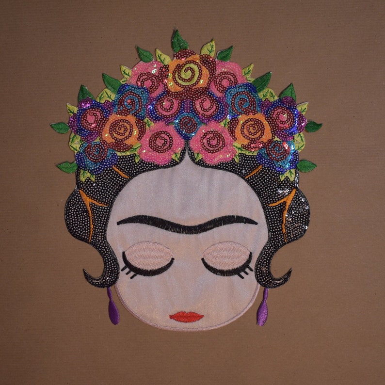 Patch portrait Frida, écusson thermocollant brodé avec paillettes, customiser vêtements et accessoires image 1