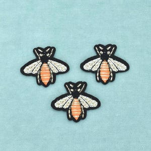 Set of 3 embroidered iron-on bee patches, sew-on patches, customize clothes and accessories