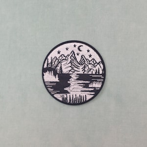Black & white mountain illustration iron-on patch 8 cm, embroidered badge