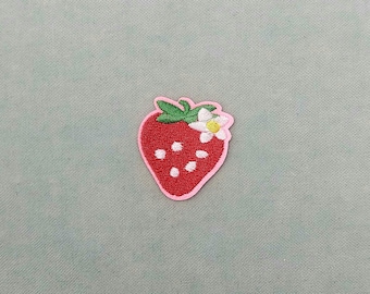 Small iron-on strawberry patch 3.2 cm/3.5 cm, Embroidered badge on iron