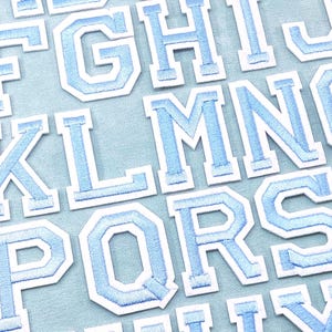 Patchs lettres alphabet  thermocollants bleus claire, écussons brodés , Customiser, Personnaliser