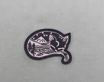 Nature motif sleepy cat patch, embroidered iron-on patch