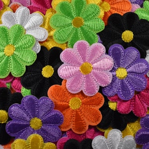 Set van 3 opstrijkbare bloemen geborduurd op ijzer of genaaid, personaliseer kleding en accessoires afbeelding 1