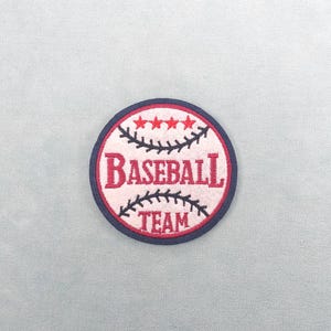 Geborduurde strijkpatch voor baseball, om kleding en accessoires te personaliseren.