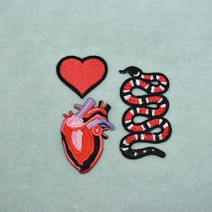 Lot 3 patchs serpents Cœurs  thermocollants brodés, écussons thermocollants ou à coudre