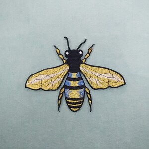 Large embroidered iron-on flying golden insect patch, 20 cm / 14.5 cm, iron on patch, sewing patch, customize clothing and accessories