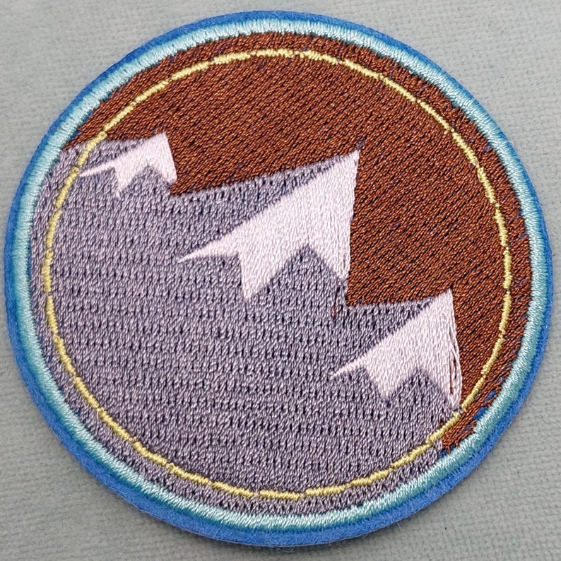 Patch thermocollant Montagnes, écusson brodé image 2