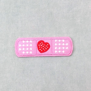 Bestickter Aufnäher mit rosa Herz-Verband zum Aufbügeln, besticktes Pflaster-Abzeichen zum Aufbügeln
