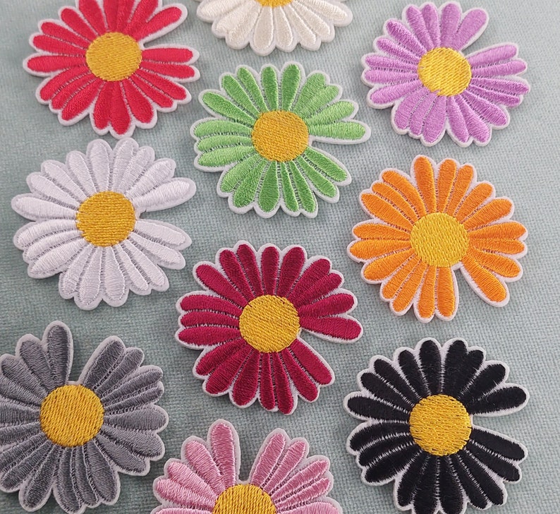 Patch marguerite thermocollante brodée, En 6 couleurs, customiser vêtements et accessoires image 4