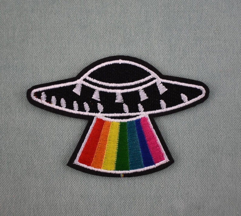 Ecusson ovni arc-en-ciel, Patch thermocollant brodé sur fer ou à coudre, customiser vêtements et accessoires image 1