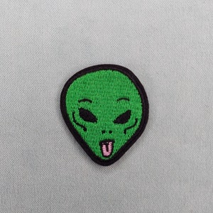 Alien tongue patch 4.2 cm / 5 cm, Iron-on embroidered crest