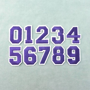 Paarse cijferpatches, geborduurde strijkpatches met cijfers, voor het personaliseren van kleding en accessoires.