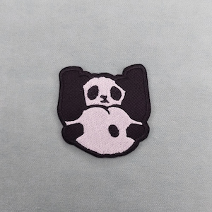 Patch Funny panda thermocollant 5.8 cm / 5.8 cm, Écusson brodé sur fer image 1