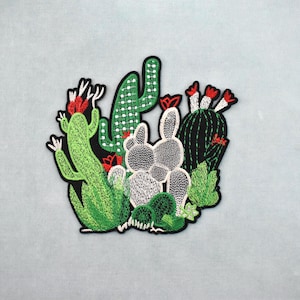 Parche grande con variedad de plantas suculentas, 18 cm x 17 cm; parche de ramo de cactus bordado en plancha.