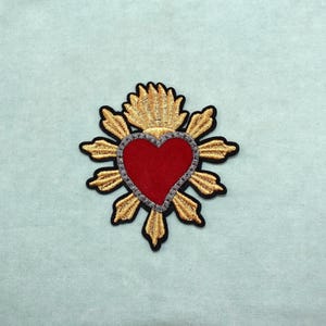 Soft velvet heart patch, a patch to customize clothing and accessories