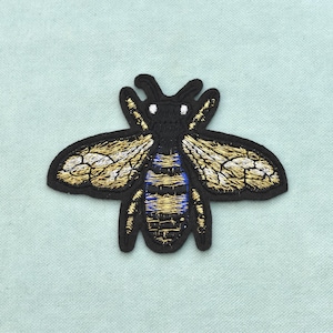 Embroidered iron-on flying insect patch, iron on patch, sew-on patch, customize clothing and accessories