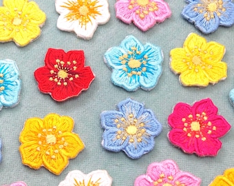 Juego de 3 pequeños parches de margaritas blancas (2,5 cm), parches de margaritas termoadhesivos o cosidos, flores de la suerte