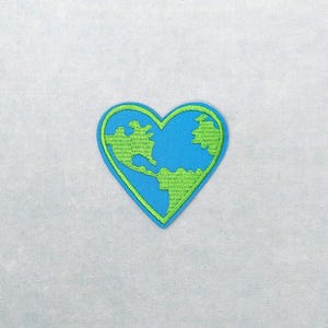 Toppa termoadesiva Dear Earth, cuore globo ricamato su ferro